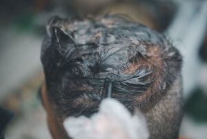 Semi-permanente haarkleuring tegen grijs haar voor mannen