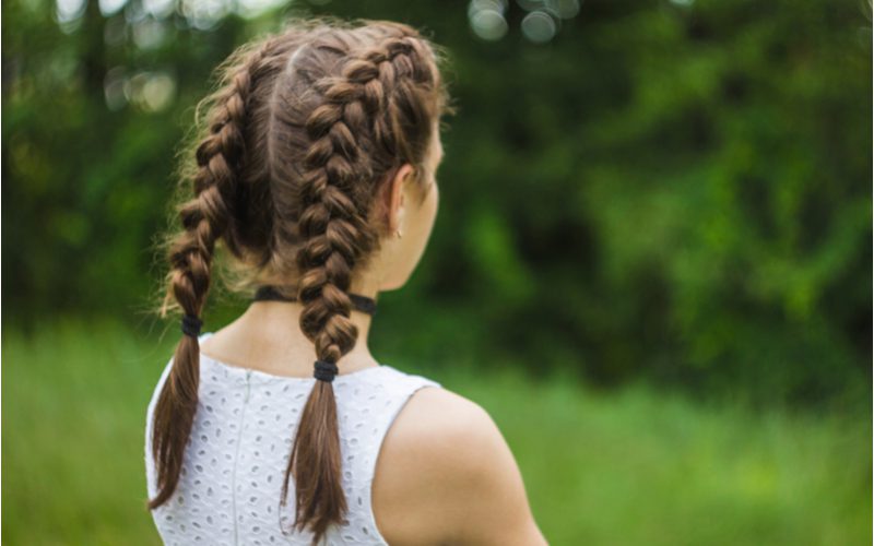 Double Dutch Braids beschermende kapsels voor wit haar