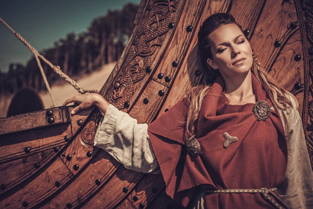 Een mooie Viking vrouw met gematteerd haar vergelijkbaar met de vroege Christenen droeg dreadlocks.