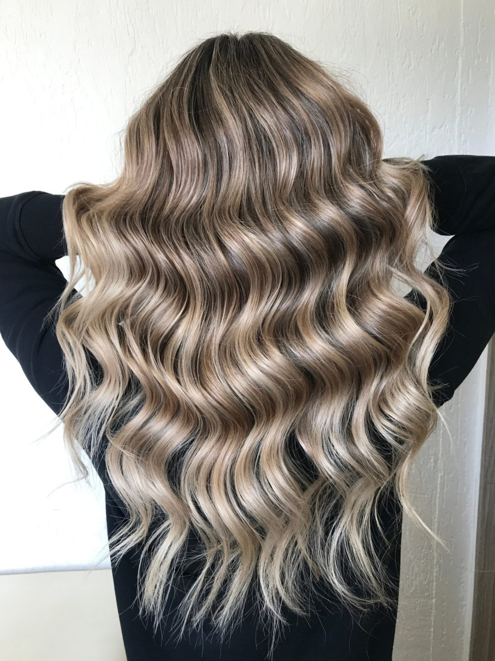 Zilverachtig Asbruin Met Blonde Balayage, één van de beste haarkleuren voor een bleke huid