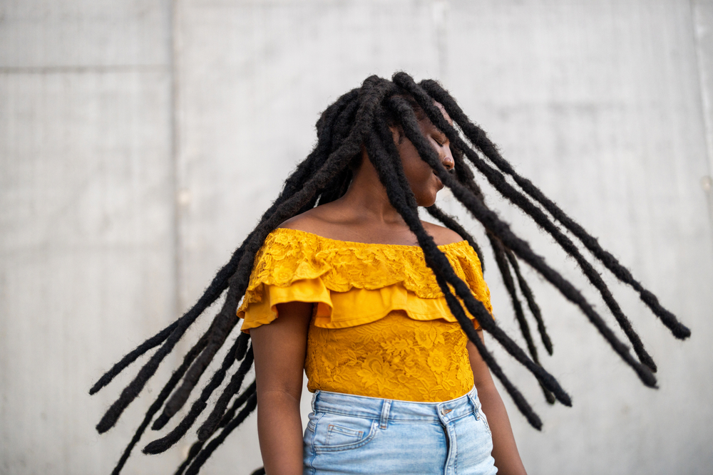 Losse en lange dreadlocks met twee strengen twist