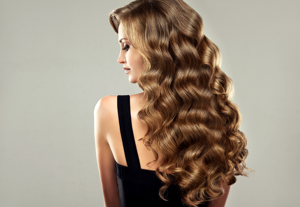 Tapered Mid-Back Length Curls voor een stuk getiteld Hair Length Chart