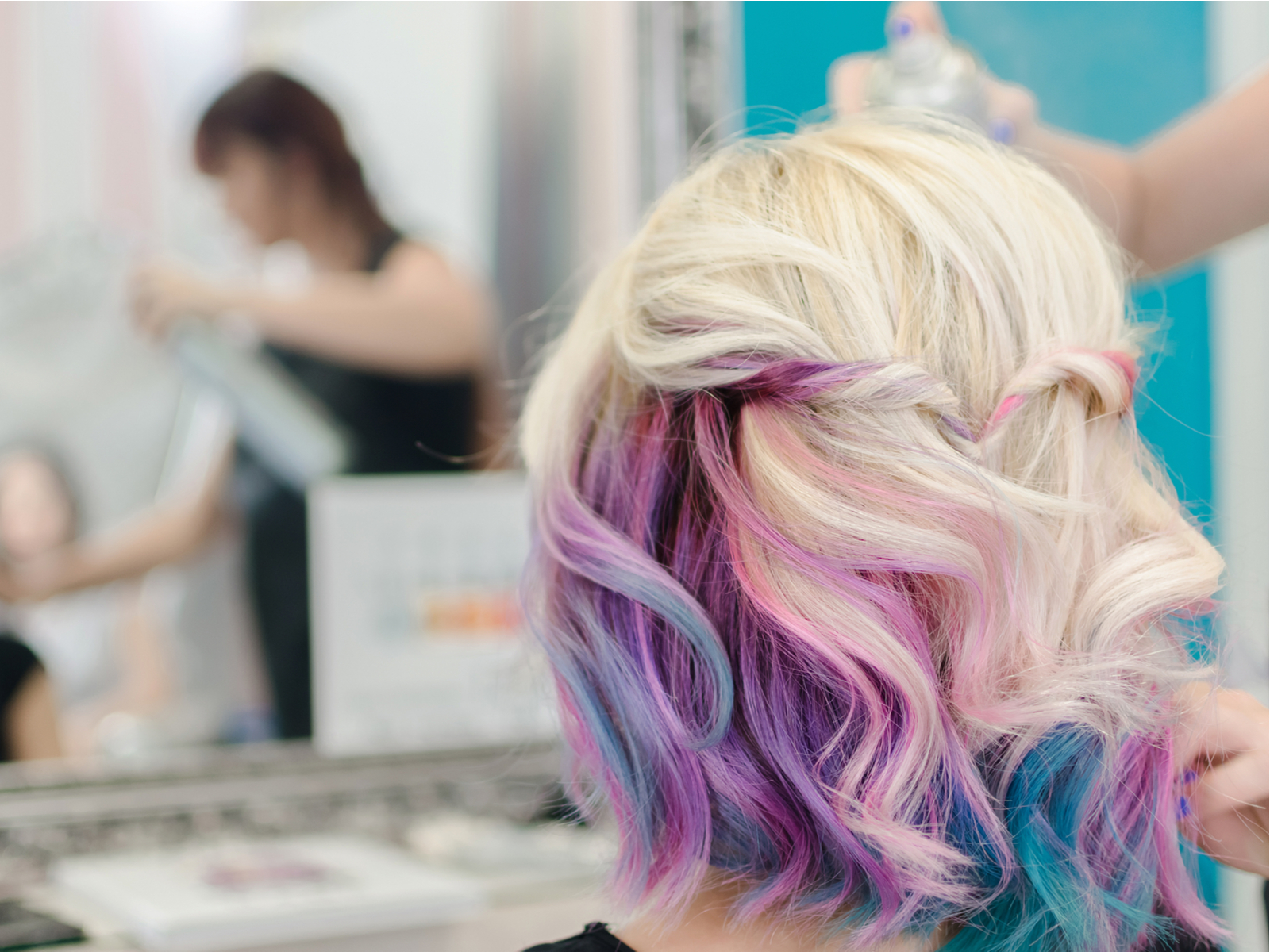 Platina met lavendel, roze en blauwe kiekeboe highlights