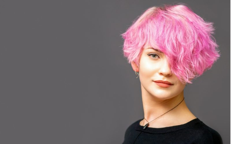 Bubblegum Blond kapsel voor het uitgroeien van een pixie cut