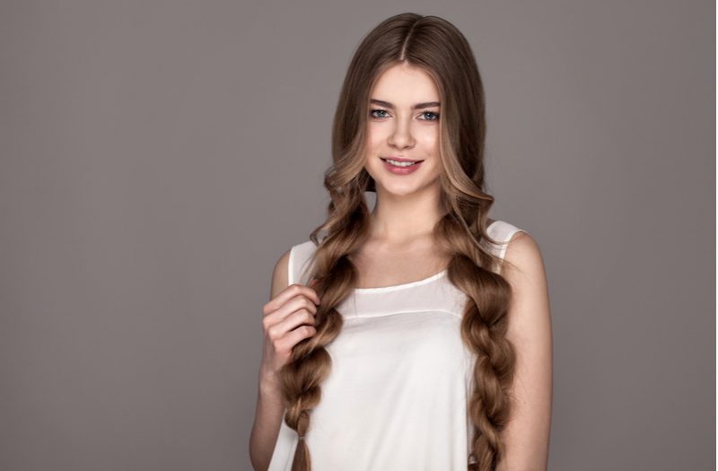 Twin Rope Braids, een van de beste beschermende kapsels voor wit haar