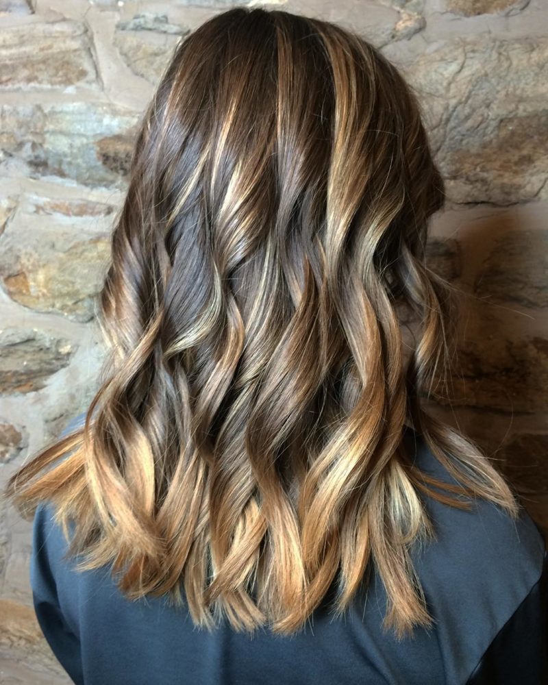 Wavy Mix Bruin haar met blonde highlights