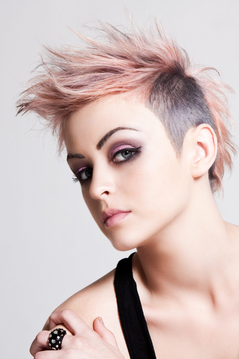 verfomfaaid roségoud kapsel Pixie Faux Hawk alt kapsel