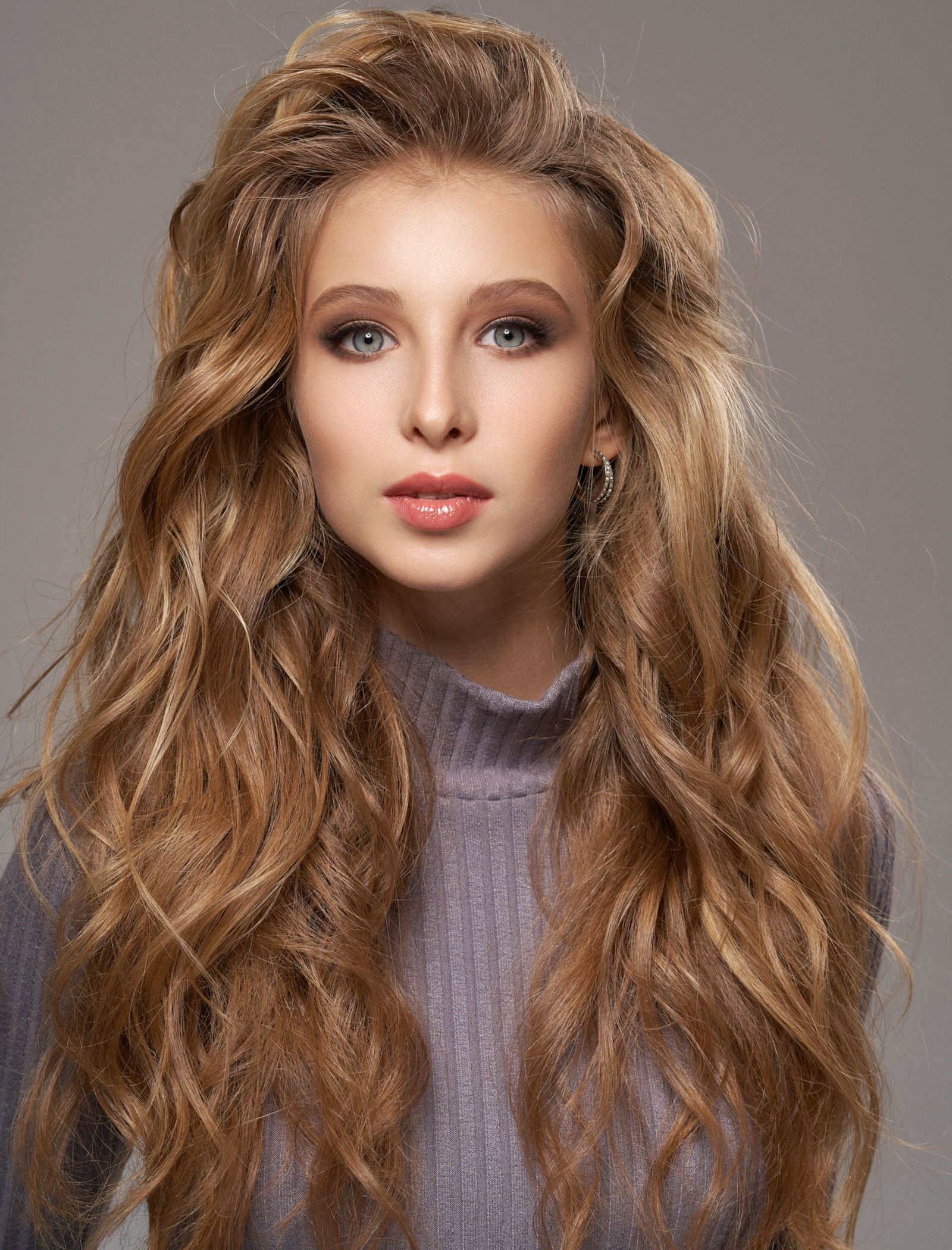 Mega-Volume Waist-Length Beach Waves