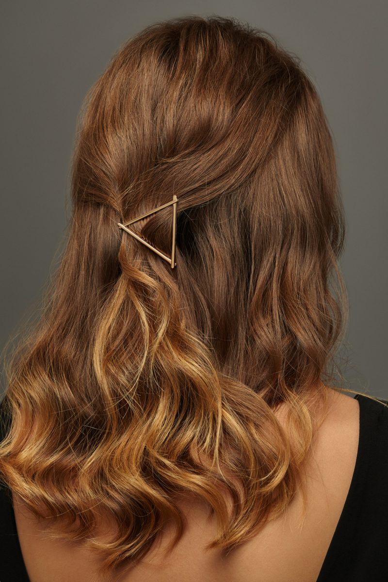 Polished Half-Up Twists With Barrette verjaardagskapsel