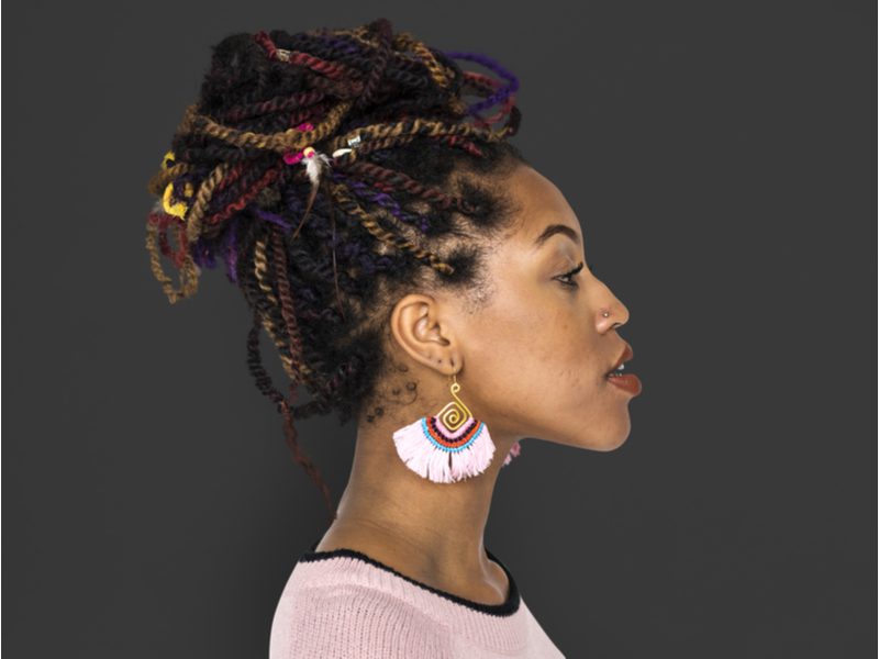 Multicolor Senegalese Twist Messy Bun vlechten voor zwarte vrouwen