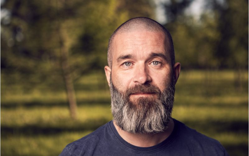 Voorbeeld van een herenkapsel met baard voorstellende een #1 Buzz Cut & Medium-Long Garibaldi Beard