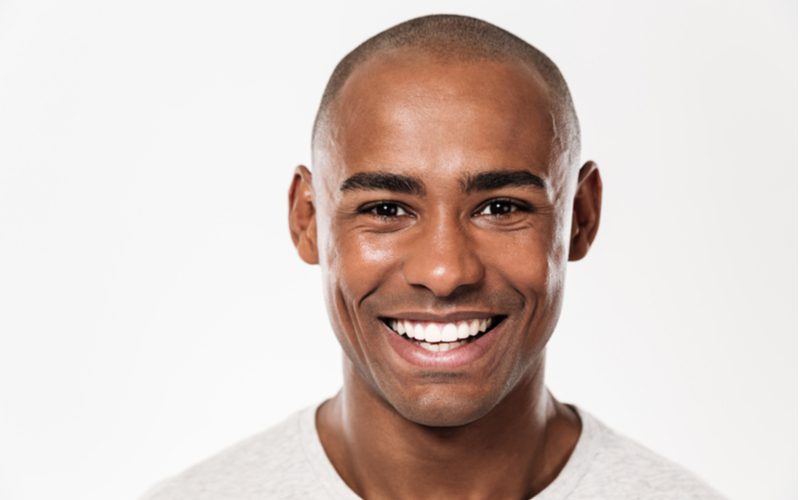 #1 Geschoren Buzz Cut voor een stuk over mannen zwarte kapsels