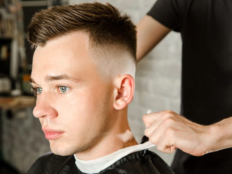 High Drop Skin Fade is een populair kapsel voor mannen dit jaar.