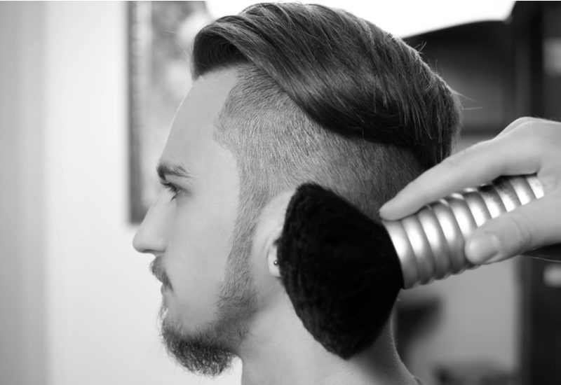 Zijwaarts geplooide undercut Pomp