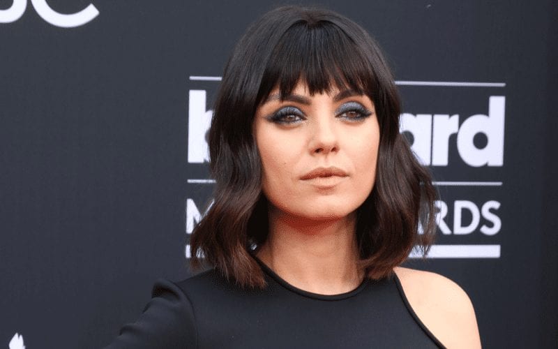 Mila Kunis bij de 2018 Billboard awards met een lob kapsel