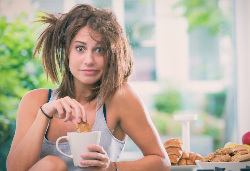 Vrouw vraagt zich af hoe haar op zijn plaats te houden