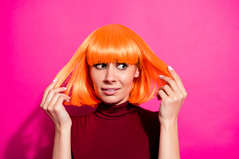 Vrouw vraagt zich af hoe ze de poolvos uit haar haar krijgt omdat ze het felle oranje niet mooi vindt.
