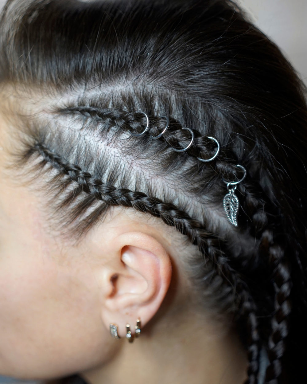 Gedeeltelijke Cornrow Vlechten Met Zwevende Ringen