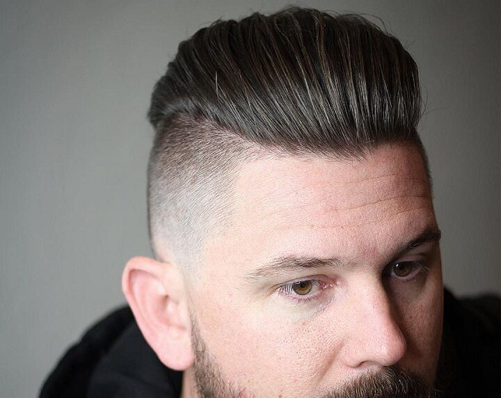 Pompadour en hoge huidskleur