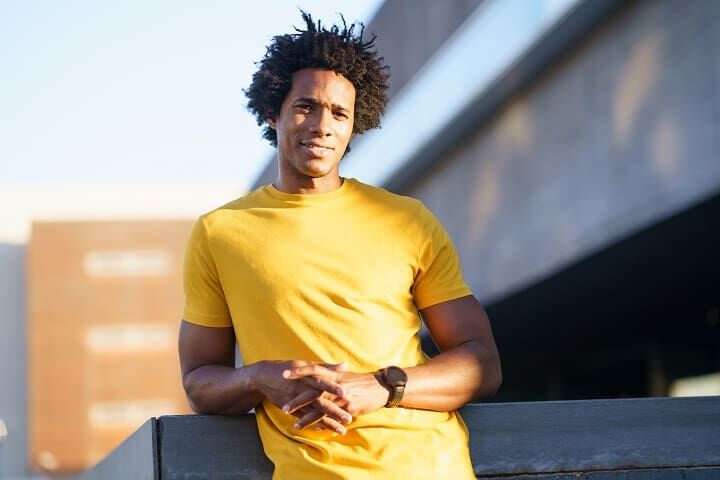 Zwarte Man met Afro Haar 