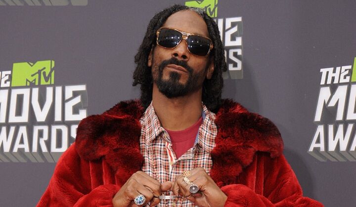 Snoop Dogg In Rood Bont