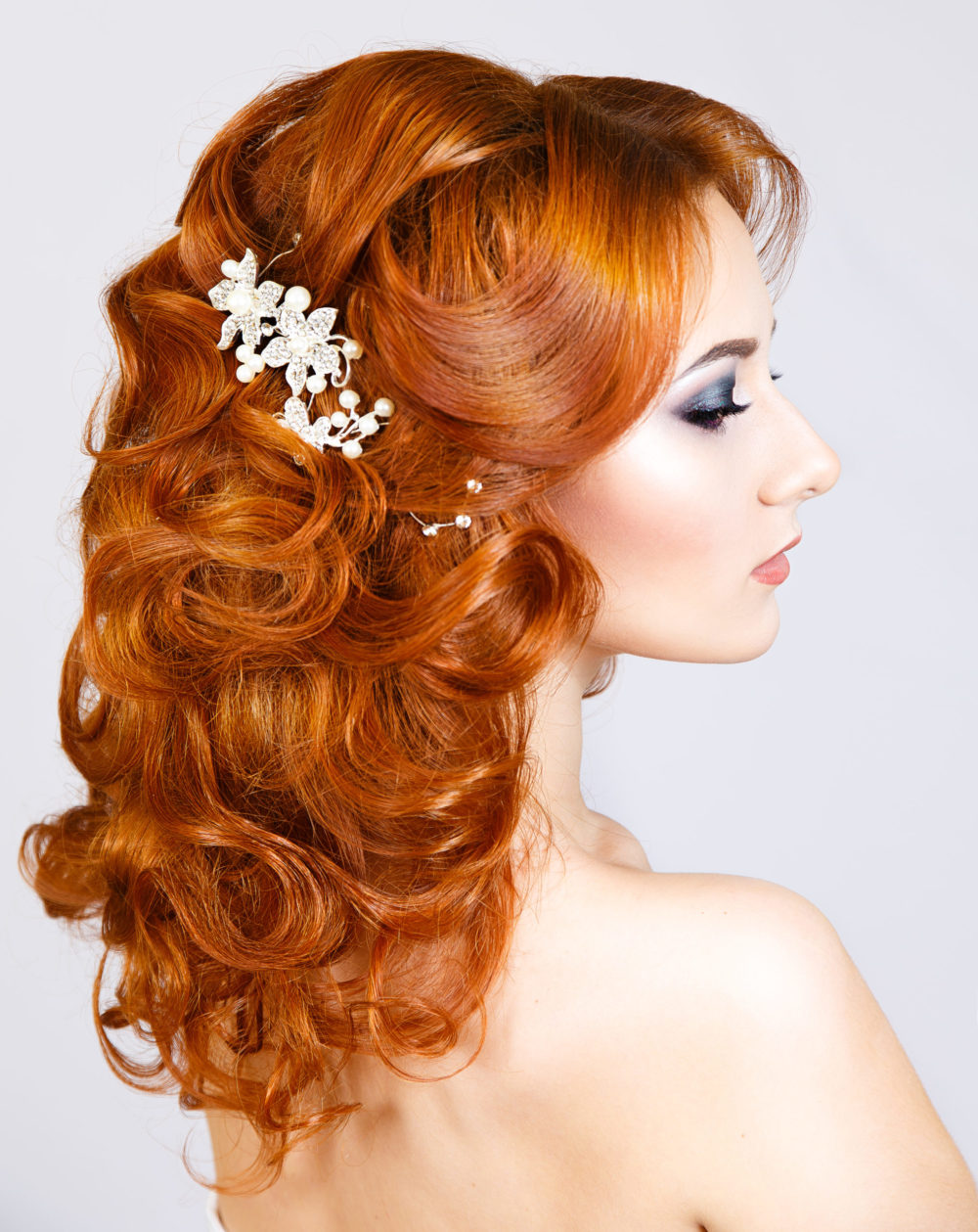 Curly Partial Half-Updo With Barrette voor een stuk over prachtige prom kapsels