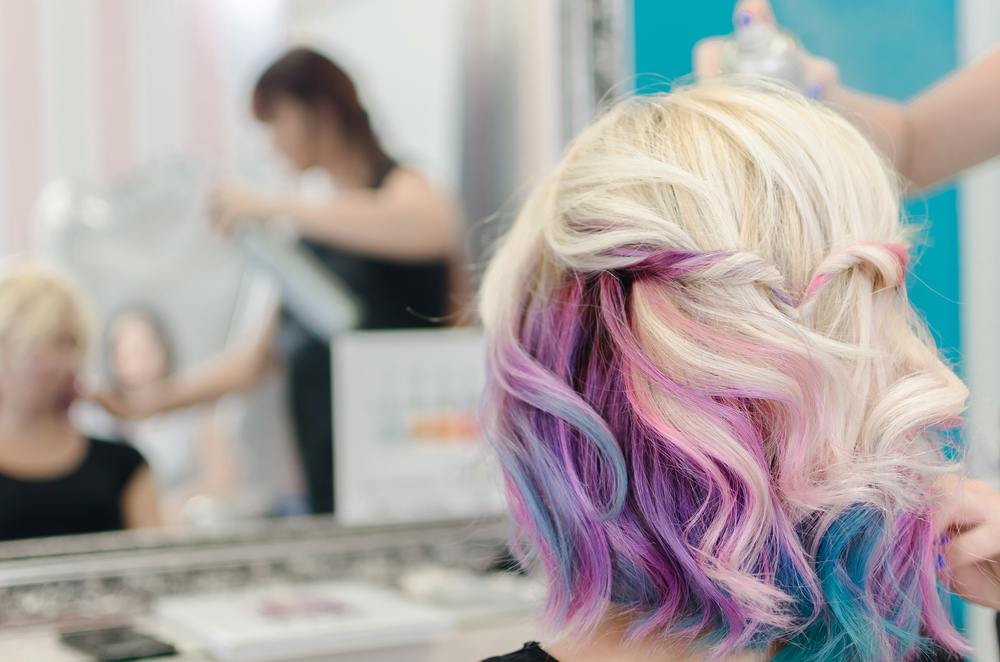 Platina met azuurblauw en elektrisch paars ombre blauw en paars haarkleur idee