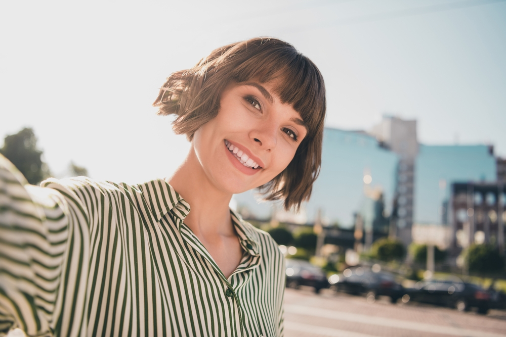 Textured Bob With Blunt Bangs voor een roundup van choppy bob kapsels