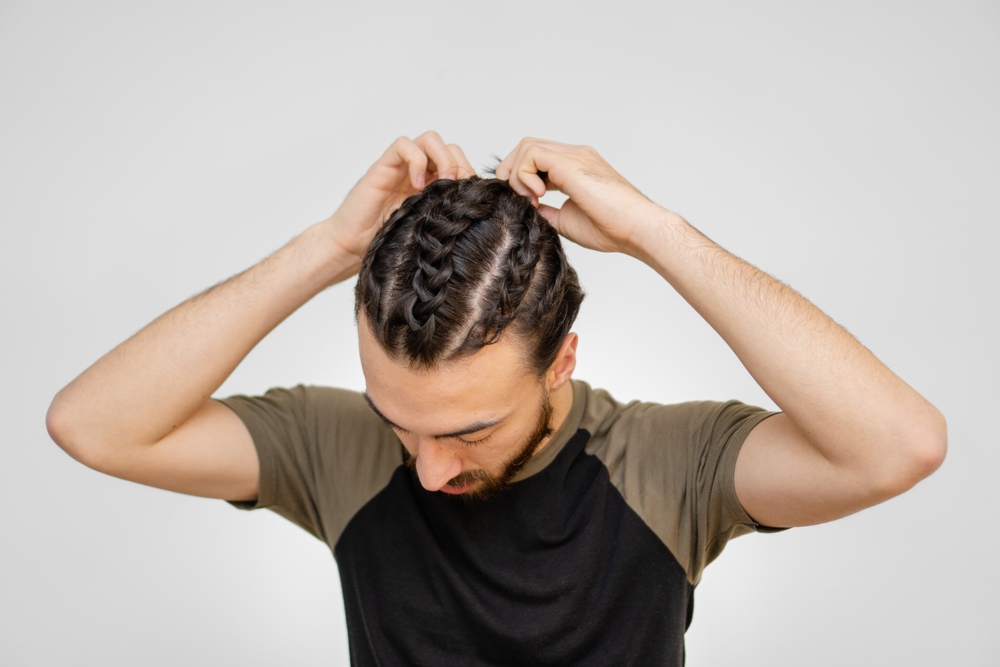 Aanbevolen kapsel voor gevlochten kapsels voor blanke mannen met een Basic Dutch Braids With Varied Width