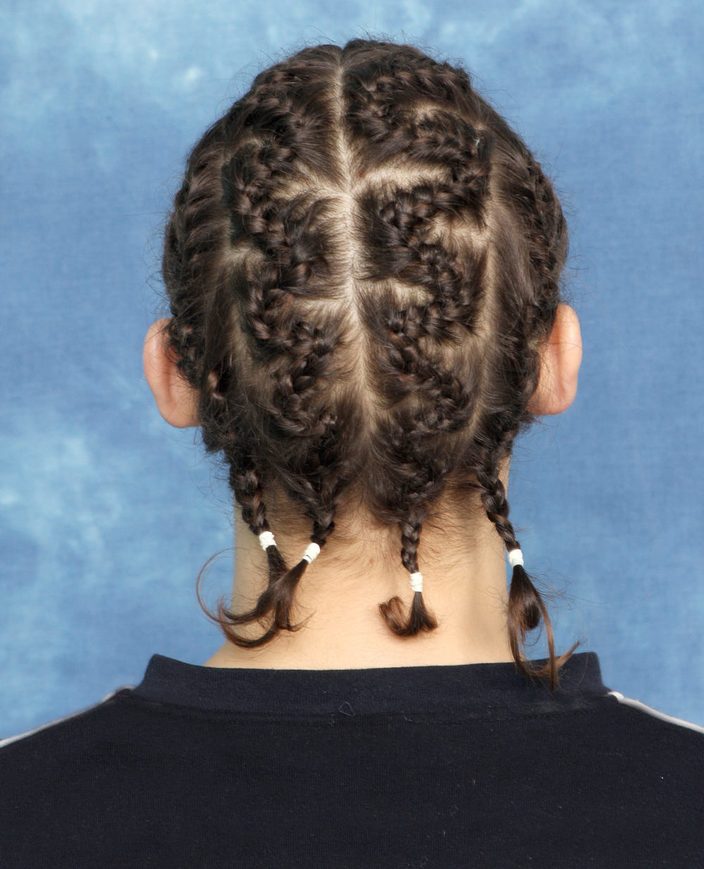 Medium Snake Cornrows, een kenmerkend wit gevlochten mannenkapsel