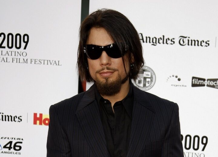 Dave Navarro met lange sik, zonder zonnebril.