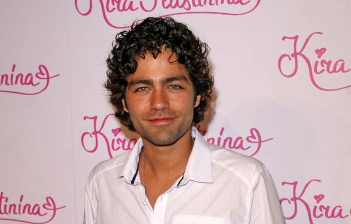 Adrian Grenier met kort krullend haar