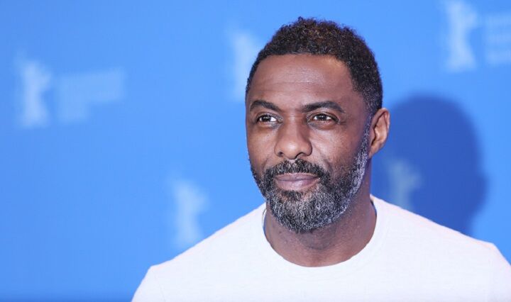 Idris Elba met peper en zout baard