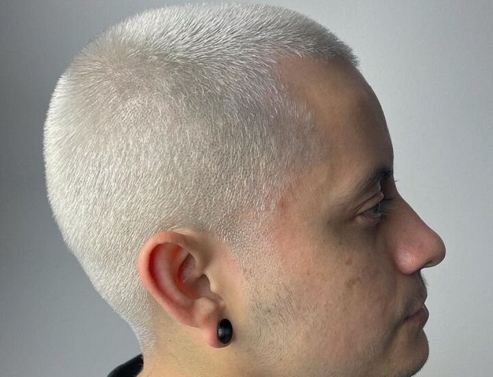 Gebleekte Buzz Cut Profiel