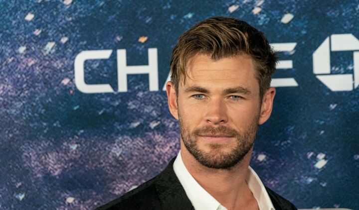 Chris Hemsworth met een stoppelbaardje