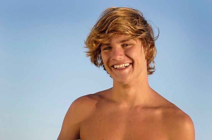 Jonge Surfer Man Met Rommelig Blond Haar