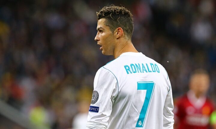 Cristiano Ronaldo in een 7-nummer witte trui