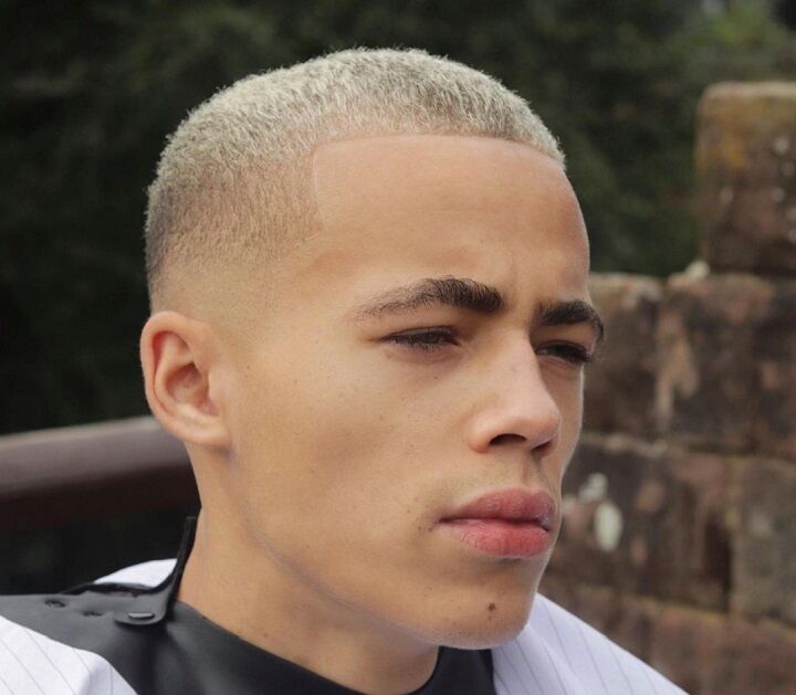 Man Met Blond Haar