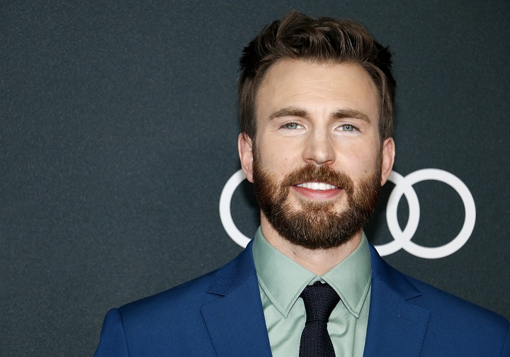 Chris Evans met een volle baard en slordig haar