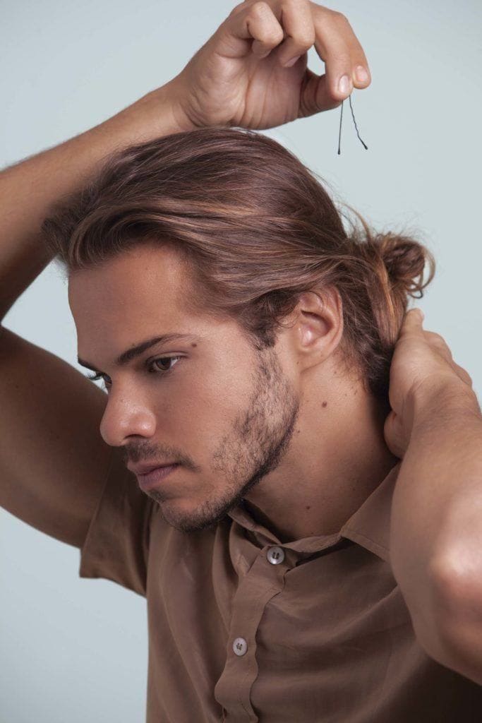 hoe een man bun pin te laten groeien