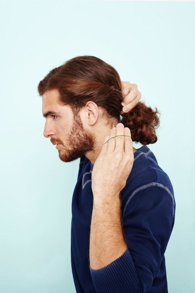 hoe een man bun paardenstaart te laten groeien