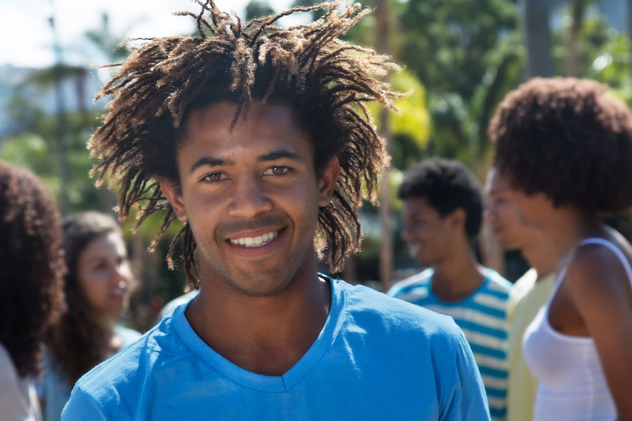 natuurlijke kapsels voor mannen: skinny dreads