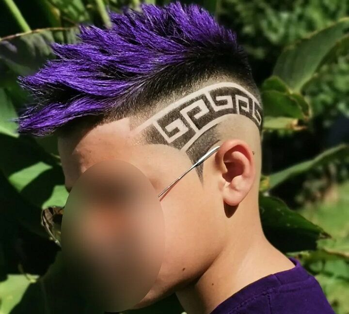 Kleurrijke Mohawk Fade 