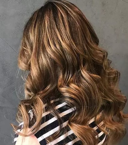 Honingblonde highlights voor donkerbruin haar