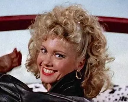 Sandy uit Grease 80s kapsel