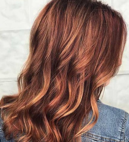 Zachte koperen balayage haarkleur