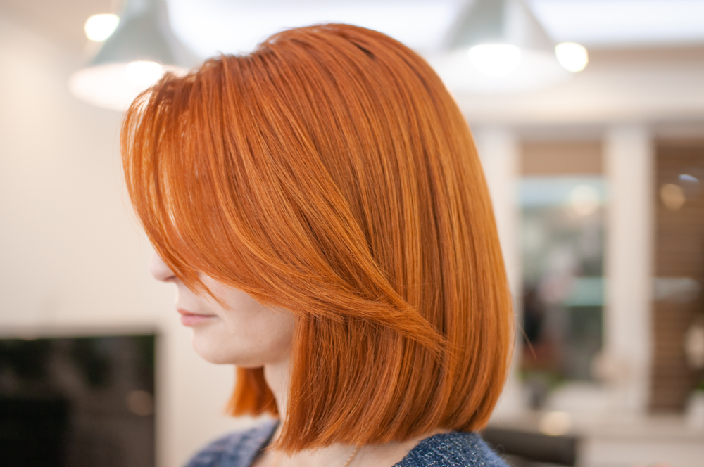 Sleek Blunt Bob With Long Layered Side Bangs, een geweldig kapsel met pony voor ronde gezichten.