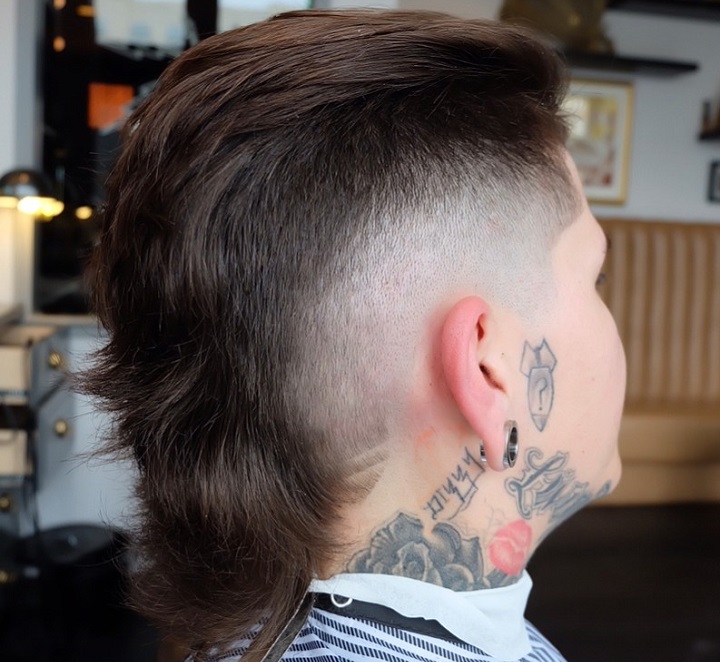 Gelikte achterkant moderne mullet 