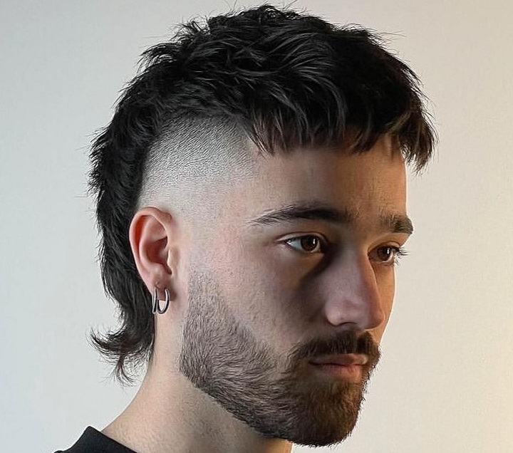 Moderne mul met baard 