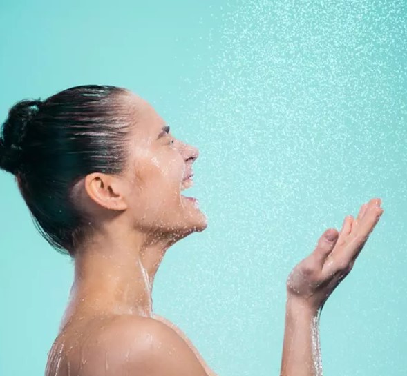 Baby kinderen haarwasbeker badbeker, baby shampoo spoelbeker beker emmer voor het wassen van het haar baby shampoo spoelbeker baden flusher cup bescherming oogspoelbeker voor peuters, rood